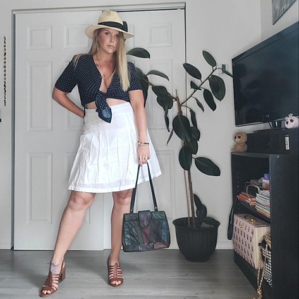 𝅺crisp WHITE 100% COTTON TEXTURED DOTTED SKIRT